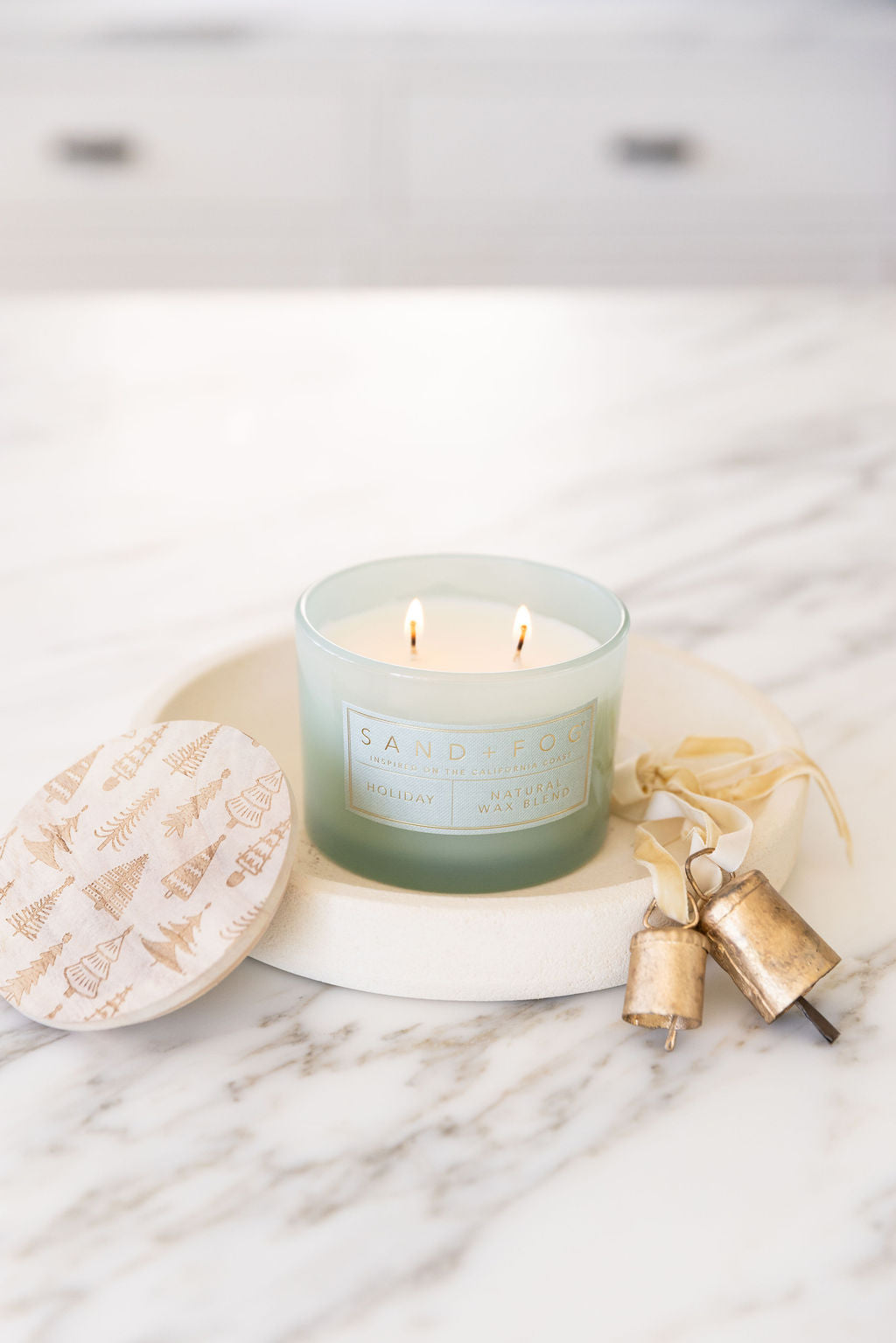 Fragrant Holiday 12 oz scented candle